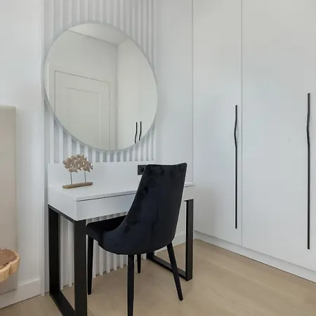 Polanki Aqua With Parking By Renters Prestige Apartment